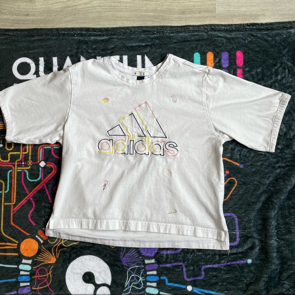 Adidas Original Global Citizens Embroidered Logo Cropped White Tee - Picture 7 of 11